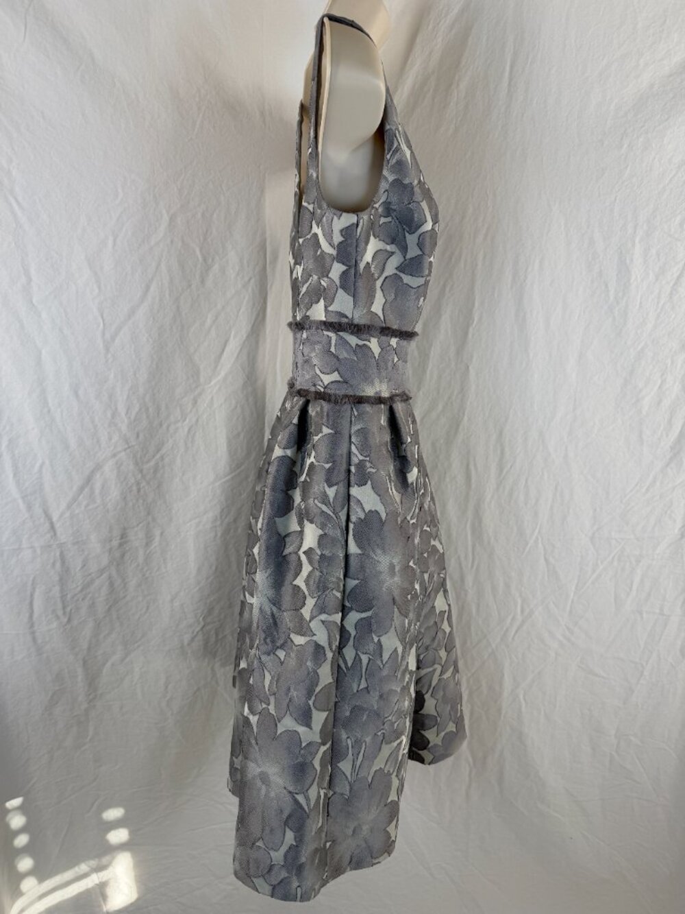 Theia Gray Floral Jacquard Fit & Flare Cocktail Dress Size 6 - Picture 8 of 12